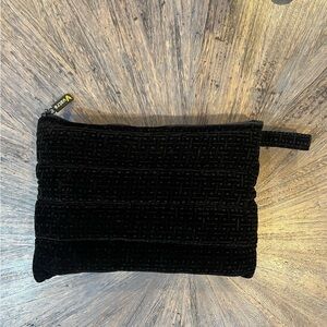 Vatra Black Textured Protective‎ Pouch. Velveteen.